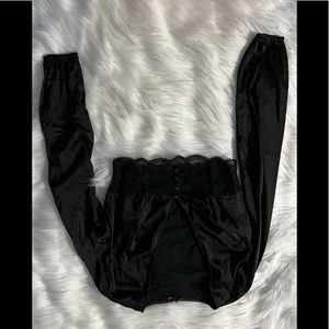 Black longsleeve crop top